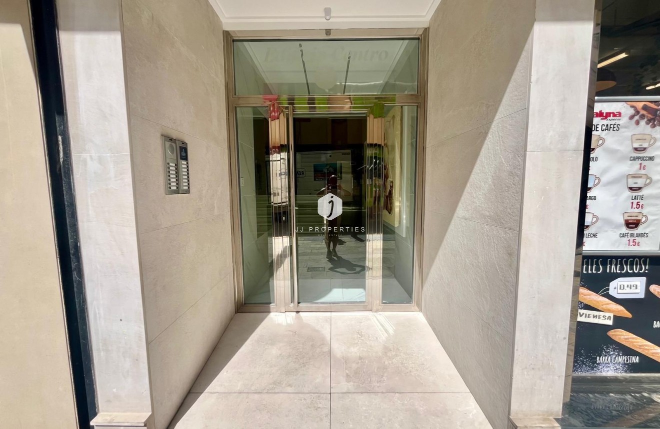 D'occasion - Appartement -
Torrevieja - Centro
