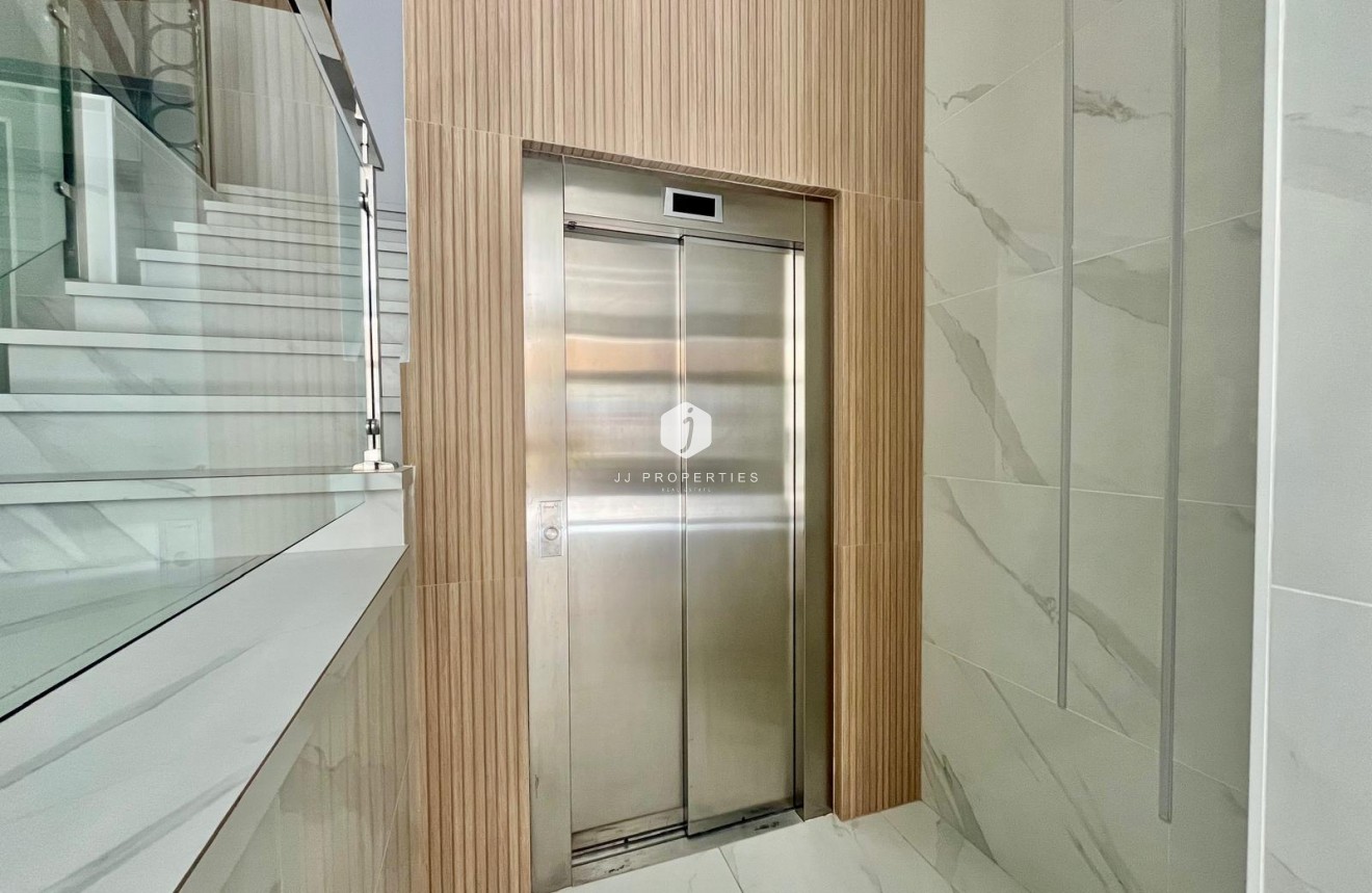 D'occasion - Appartement -
Torrevieja - Centro