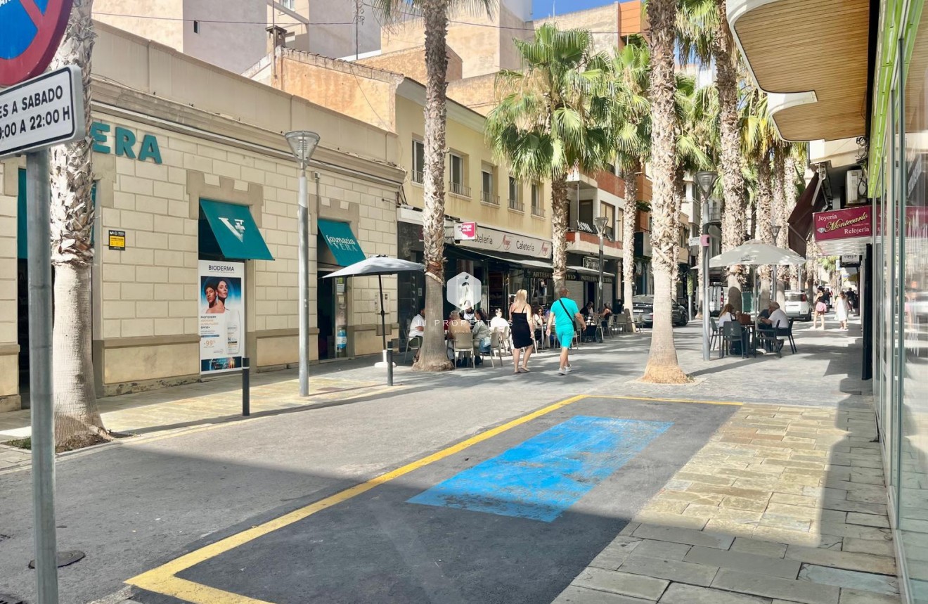 D'occasion - Appartement -
Torrevieja - Centro