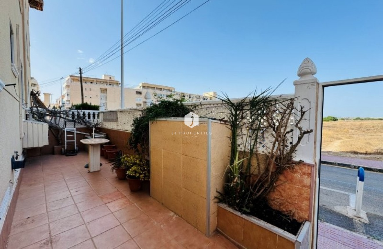 Resale - Apartment / flat -
La Mata - Costa Blanca