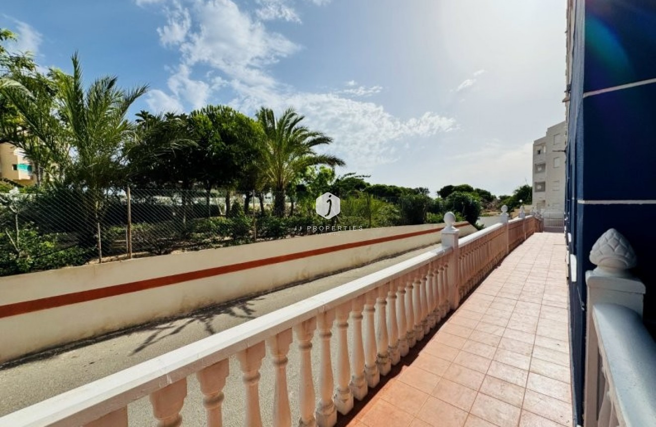Resale - Apartment / flat -
La Mata - Costa Blanca