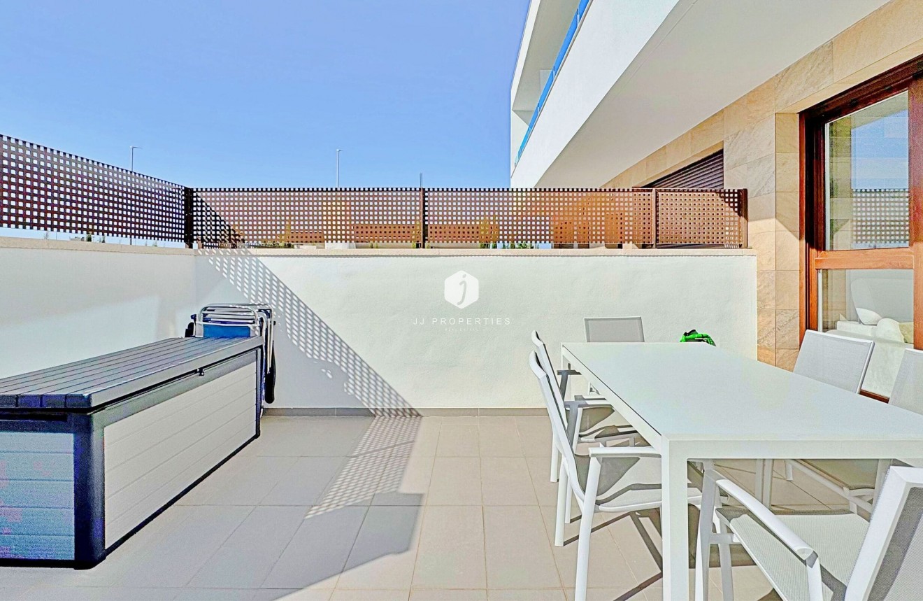 Z drugiej ręki - Szalet -
Torrevieja - Costa Blanca