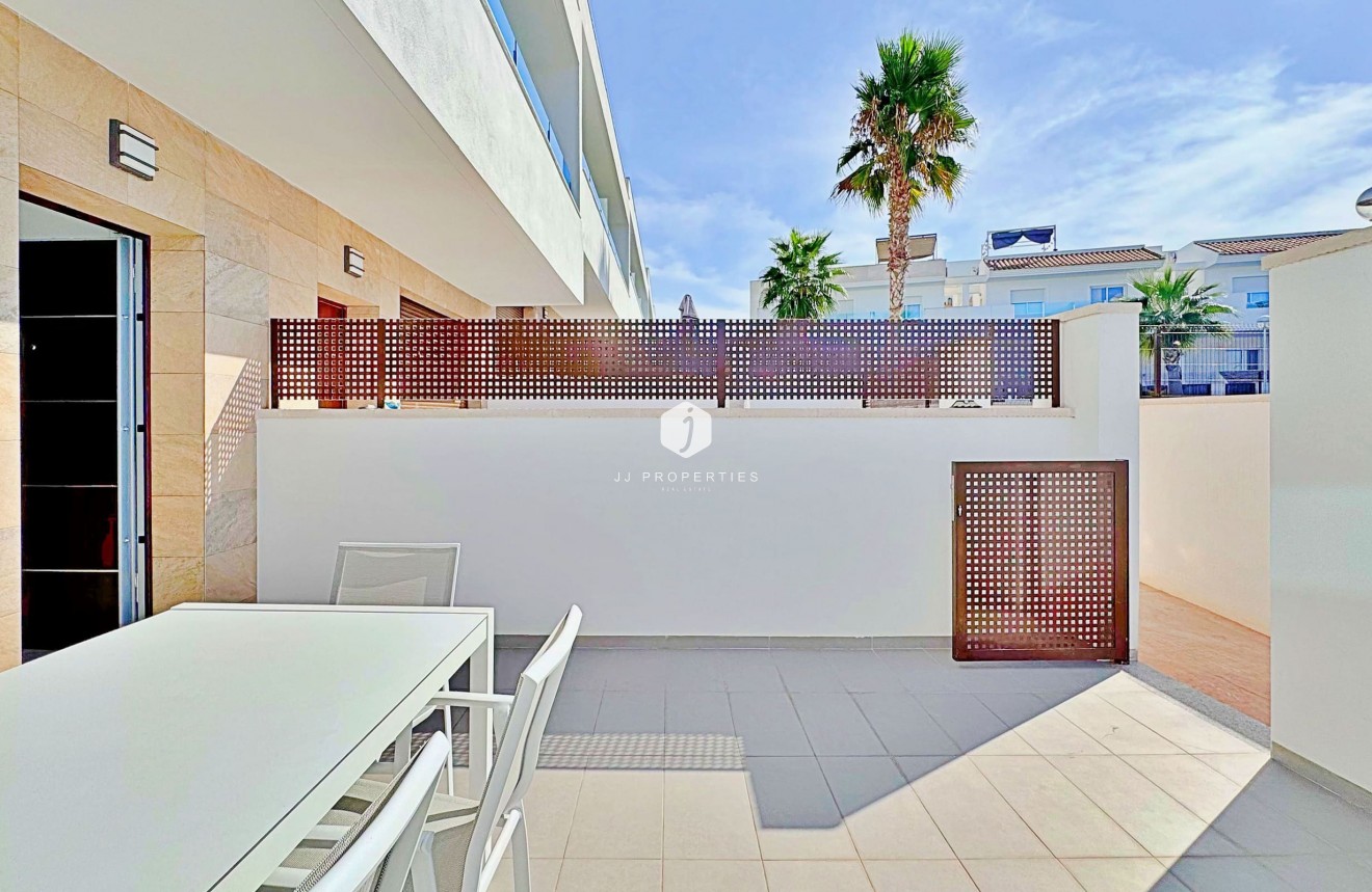 Z drugiej ręki - Szalet -
Torrevieja - Costa Blanca