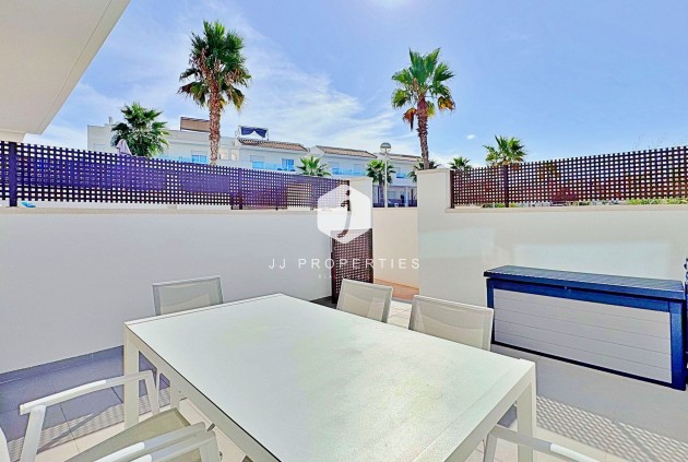 Z drugiej ręki - Szalet -
Torrevieja - Costa Blanca