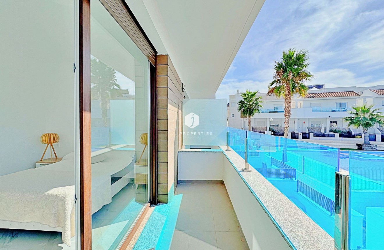 Z drugiej ręki - Szalet -
Torrevieja - Costa Blanca