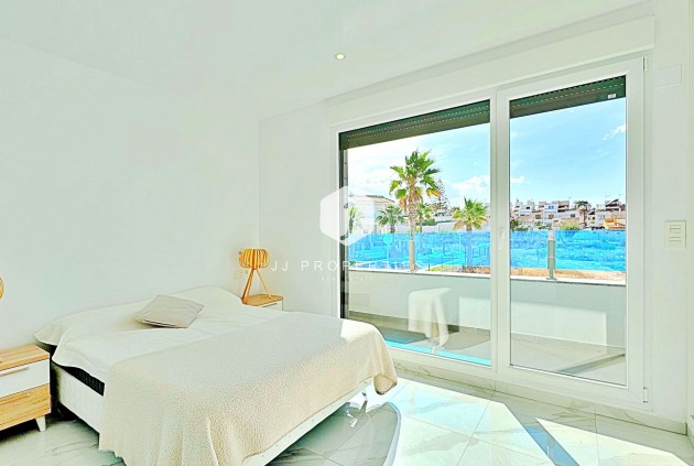 Z drugiej ręki - Szalet -
Torrevieja - Costa Blanca