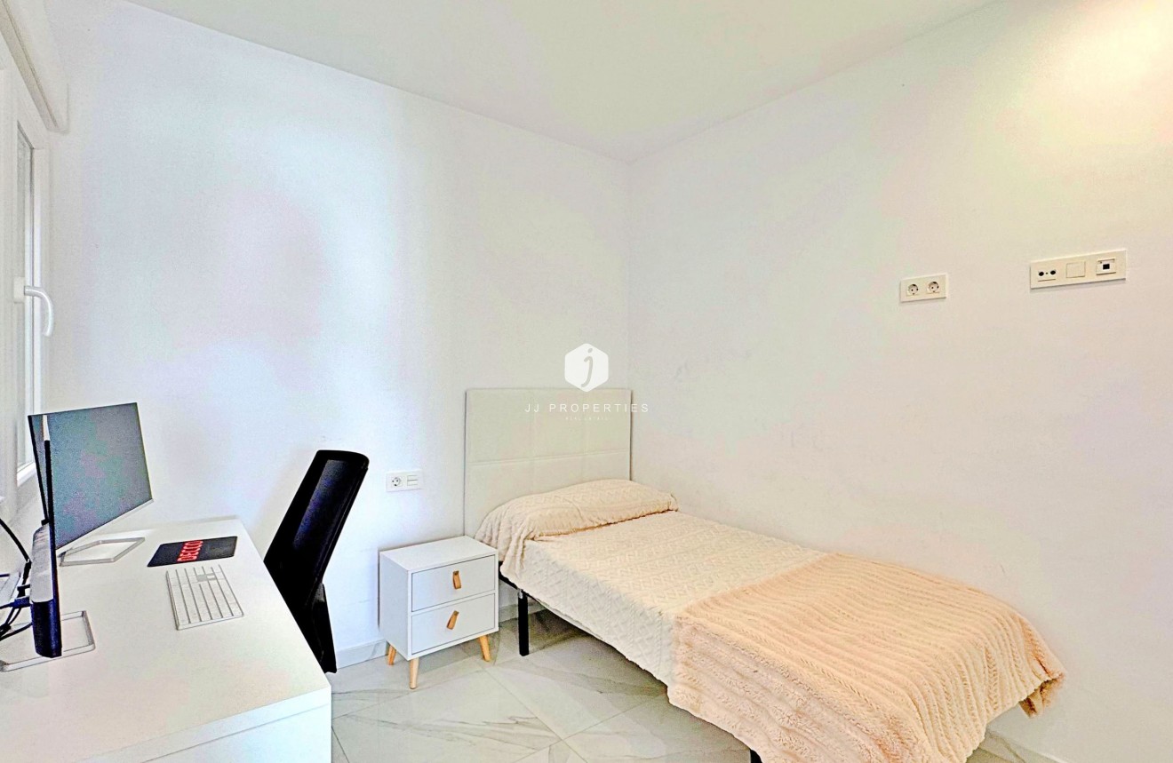 Z drugiej ręki - Szalet -
Torrevieja - Costa Blanca