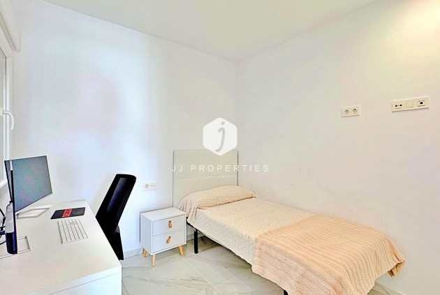 Z drugiej ręki - Szalet -
Torrevieja - Costa Blanca