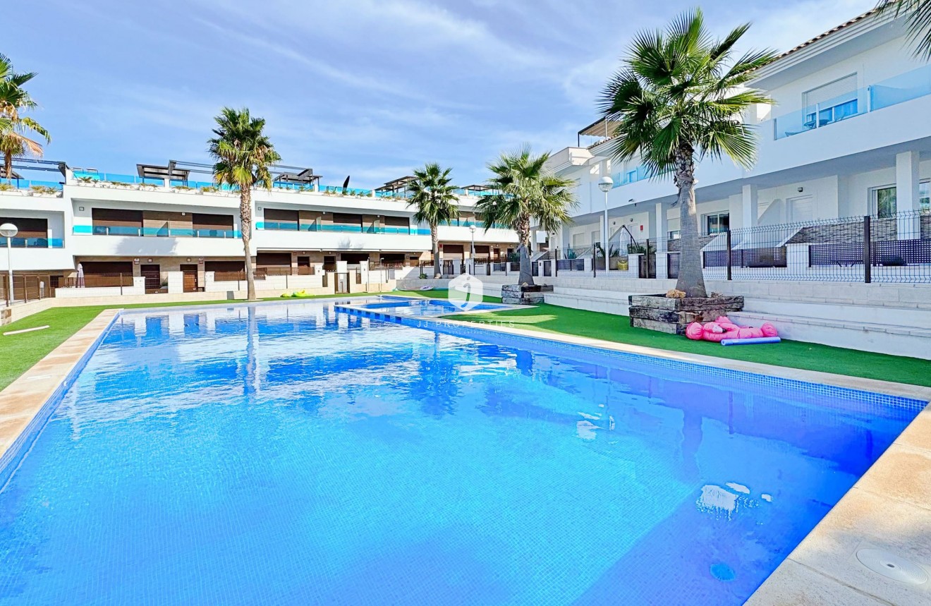 Z drugiej ręki - Szalet -
Torrevieja - Costa Blanca
