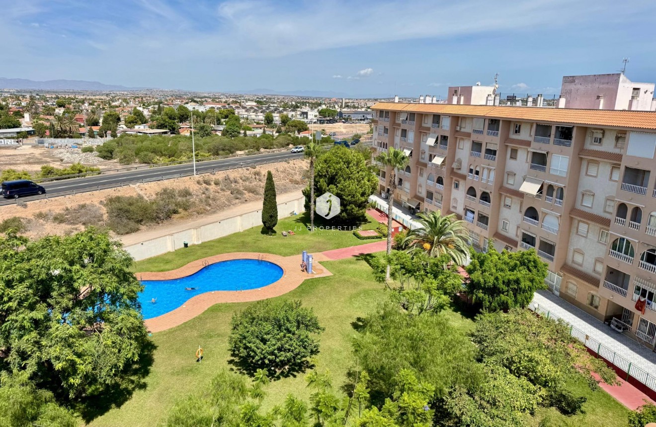 D'occasion - Attique -
Torrevieja - Costa Blanca