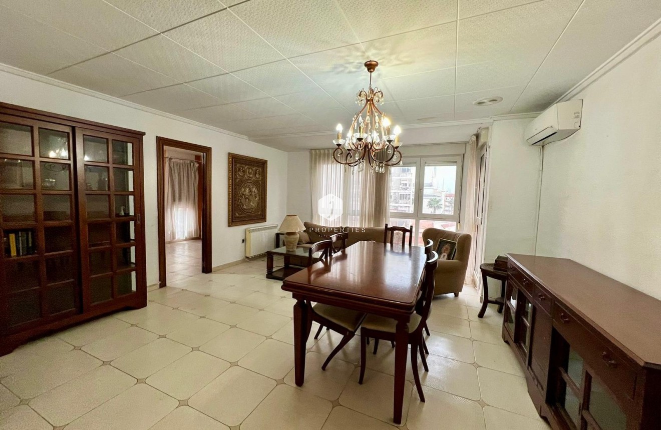 Resale - Apartment / flat -
Torrevieja - Centro