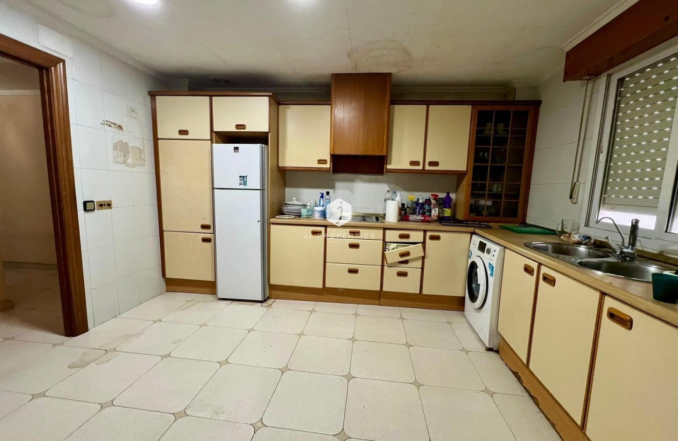 Resale - Apartment / flat -
Torrevieja - Centro