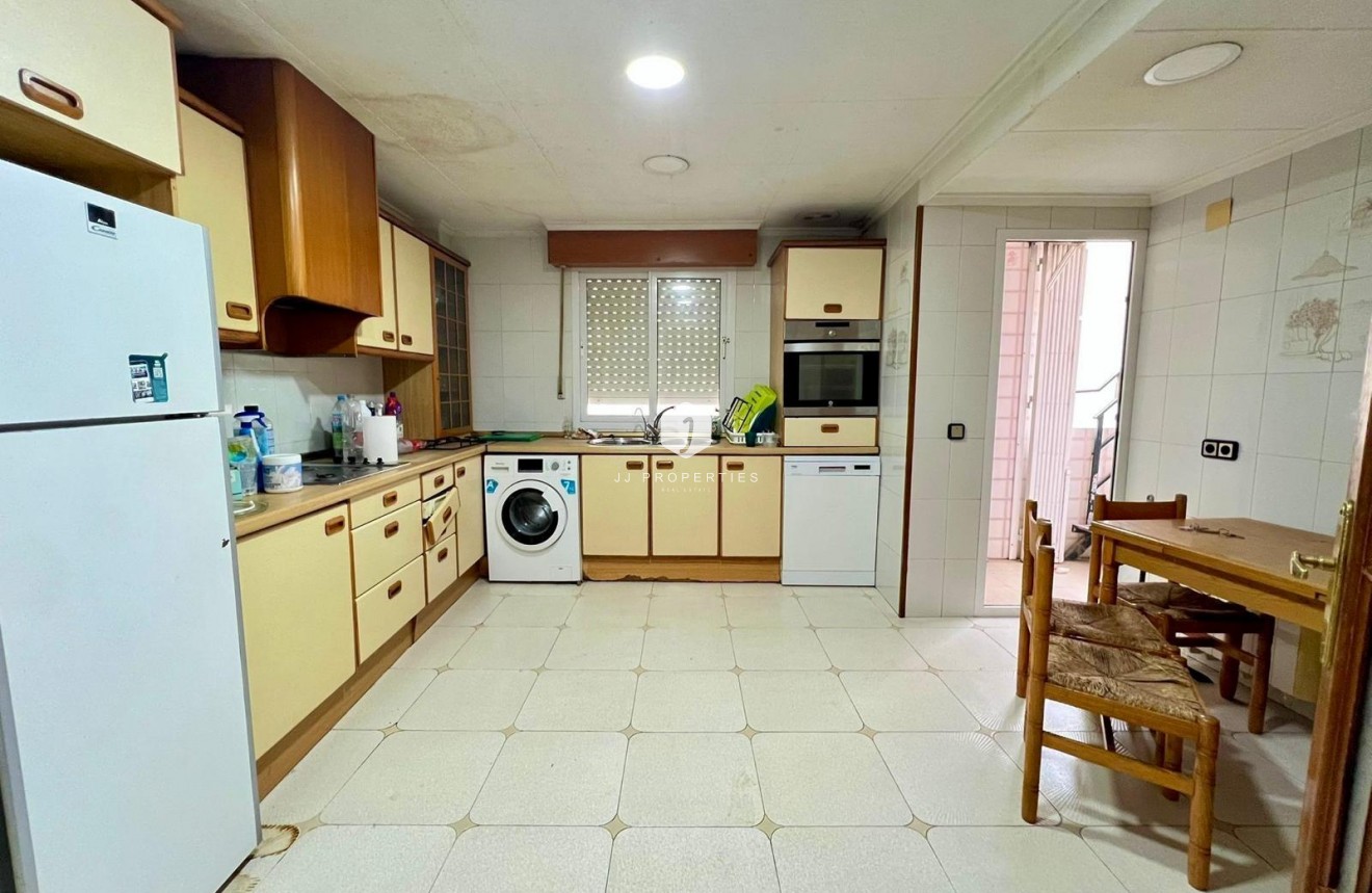 Resale - Apartment / flat -
Torrevieja - Centro