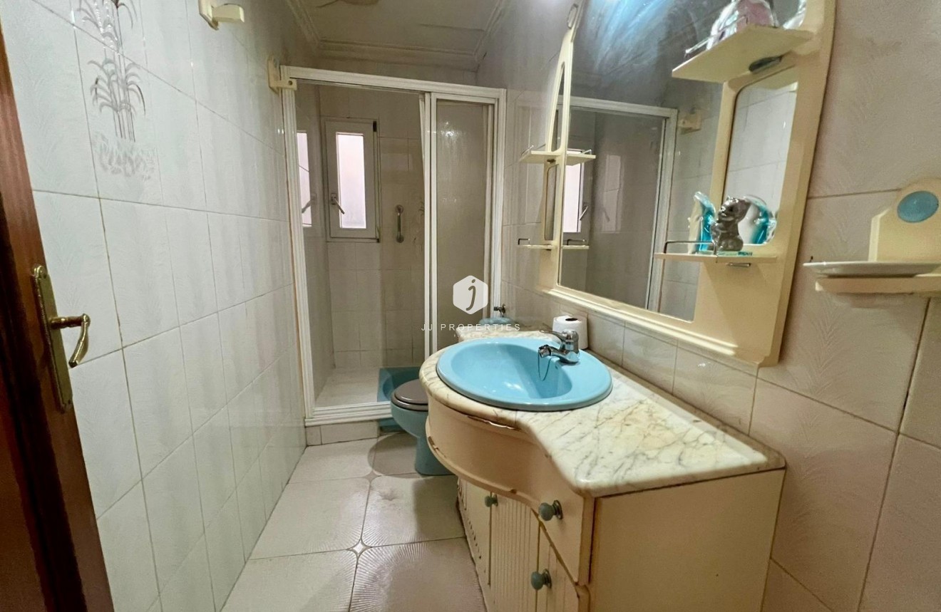 Resale - Apartment / flat -
Torrevieja - Centro
