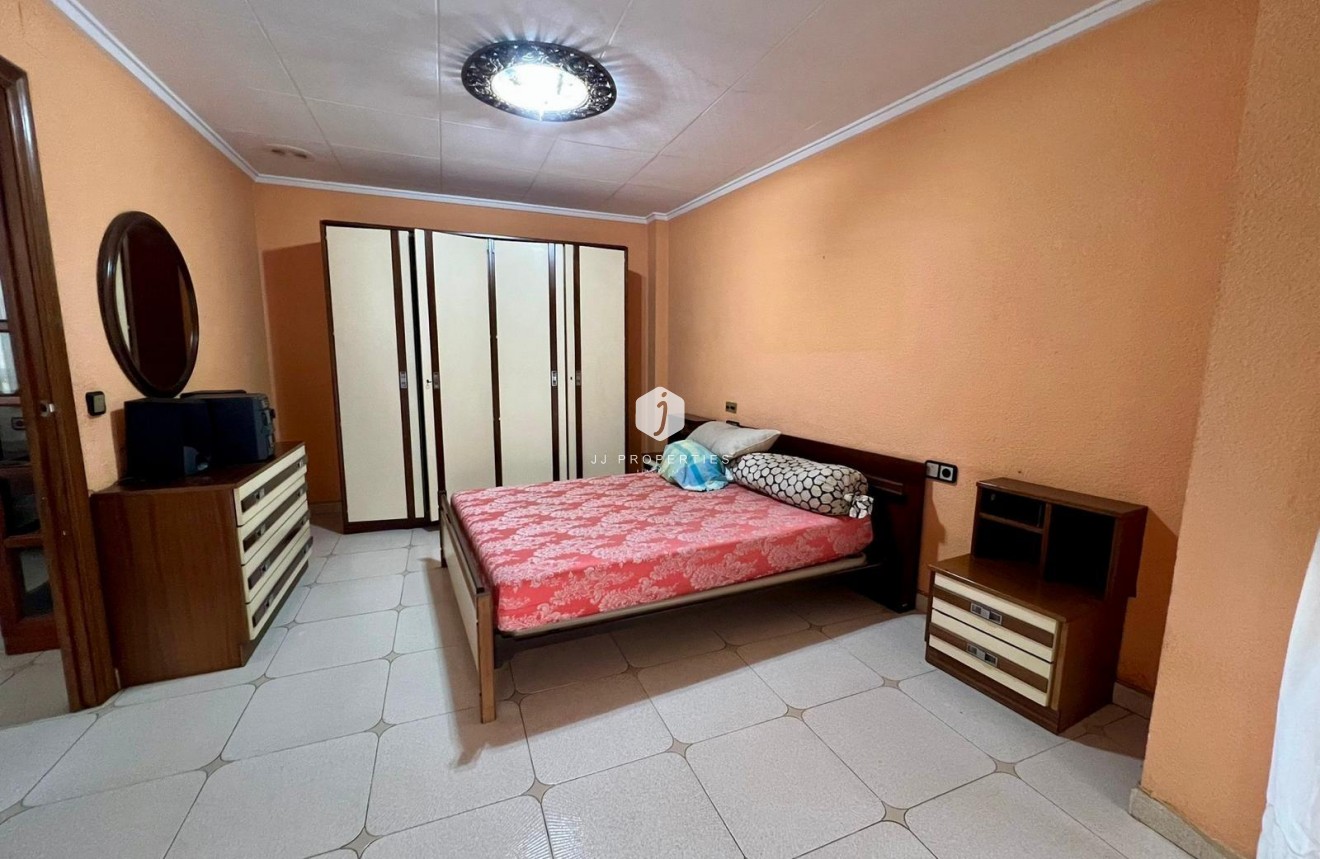 Resale - Apartment / flat -
Torrevieja - Centro