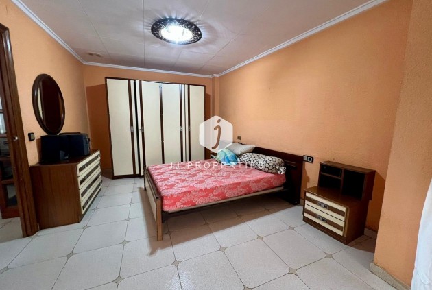 Resale - Apartment / flat -
Torrevieja - Centro
