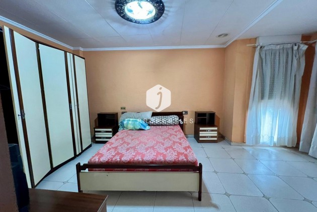 Resale - Apartment / flat -
Torrevieja - Centro