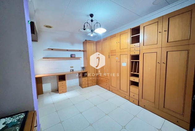 Resale - Apartment / flat -
Torrevieja - Centro