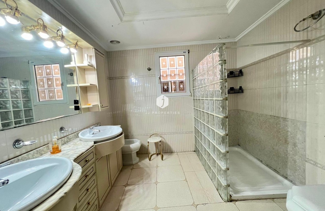 Resale - Apartment / flat -
Torrevieja - Centro