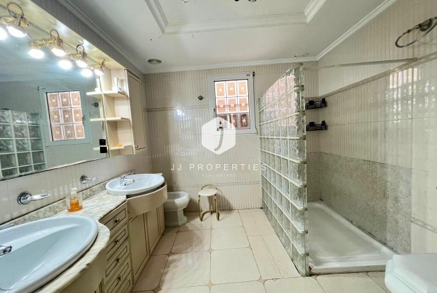 Resale - Apartment / flat -
Torrevieja - Centro