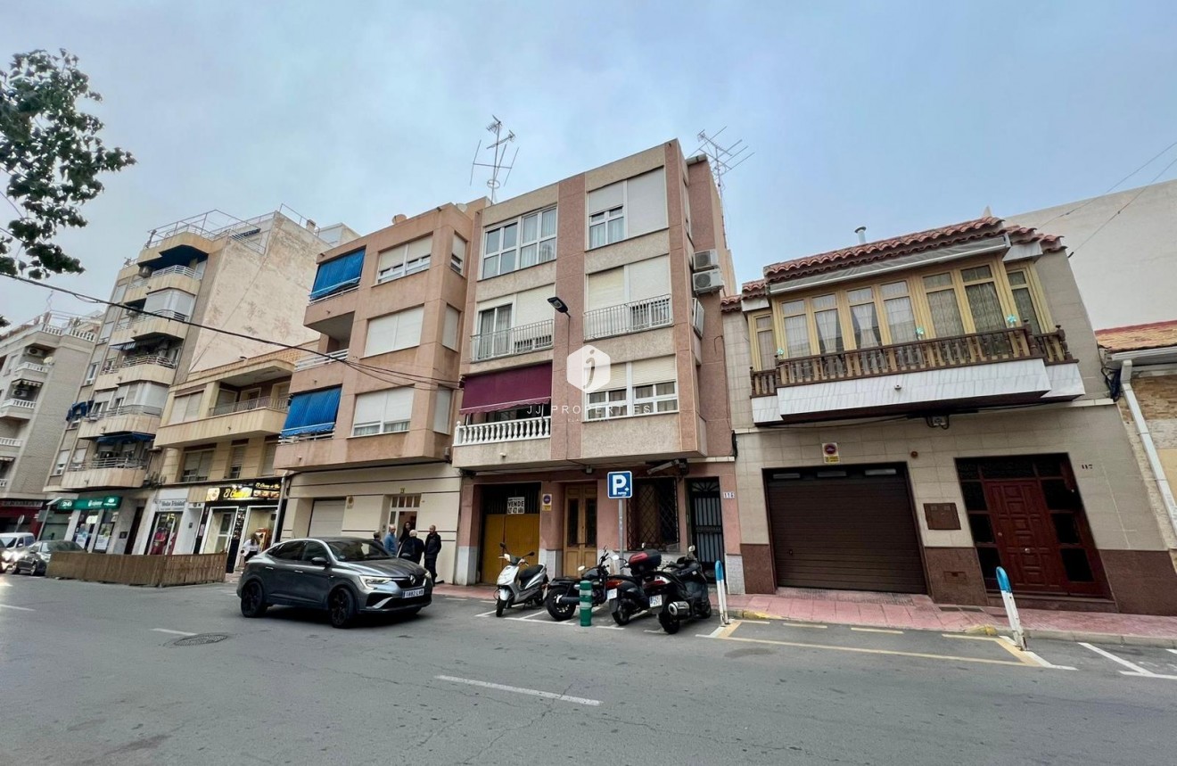 Resale - Apartment / flat -
Torrevieja - Centro