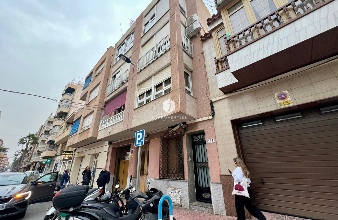 Resale - Apartment / flat -
Torrevieja - Centro