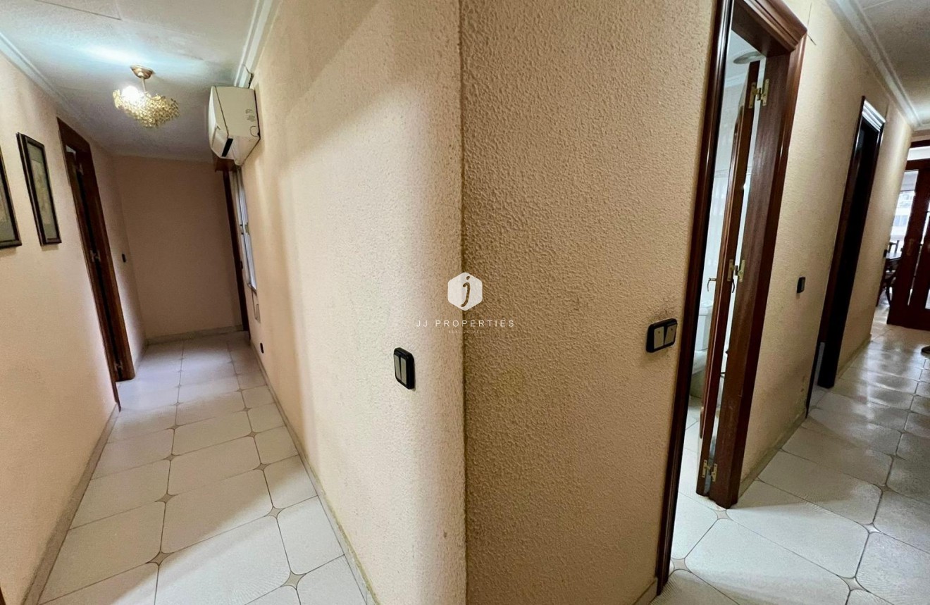 Resale - Apartment / flat -
Torrevieja - Centro