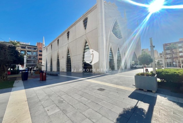 Resale - Apartment / flat -
Torrevieja - Centro