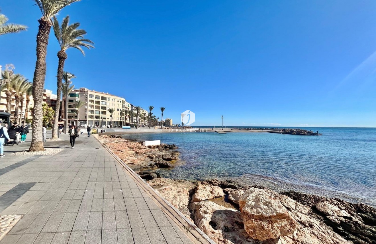 Resale - Apartment / flat -
Torrevieja - Centro