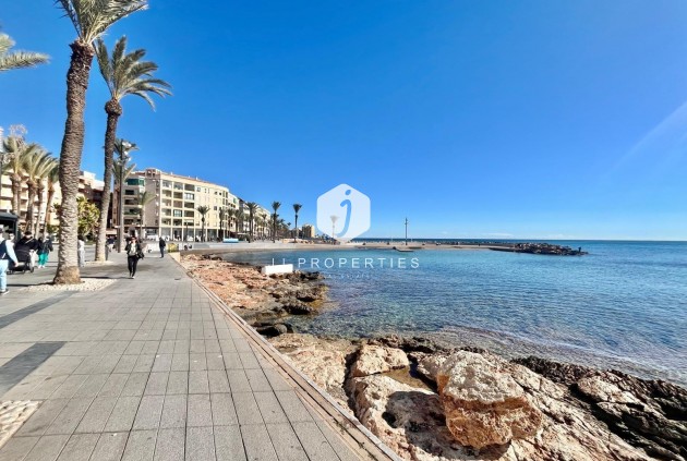 Resale - Apartment / flat -
Torrevieja - Centro