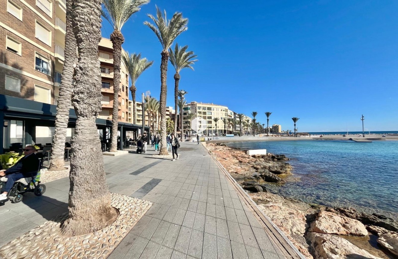 Resale - Apartment / flat -
Torrevieja - Centro