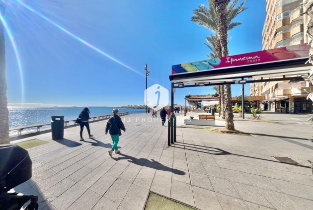 Resale - Apartment / flat -
Torrevieja - Centro