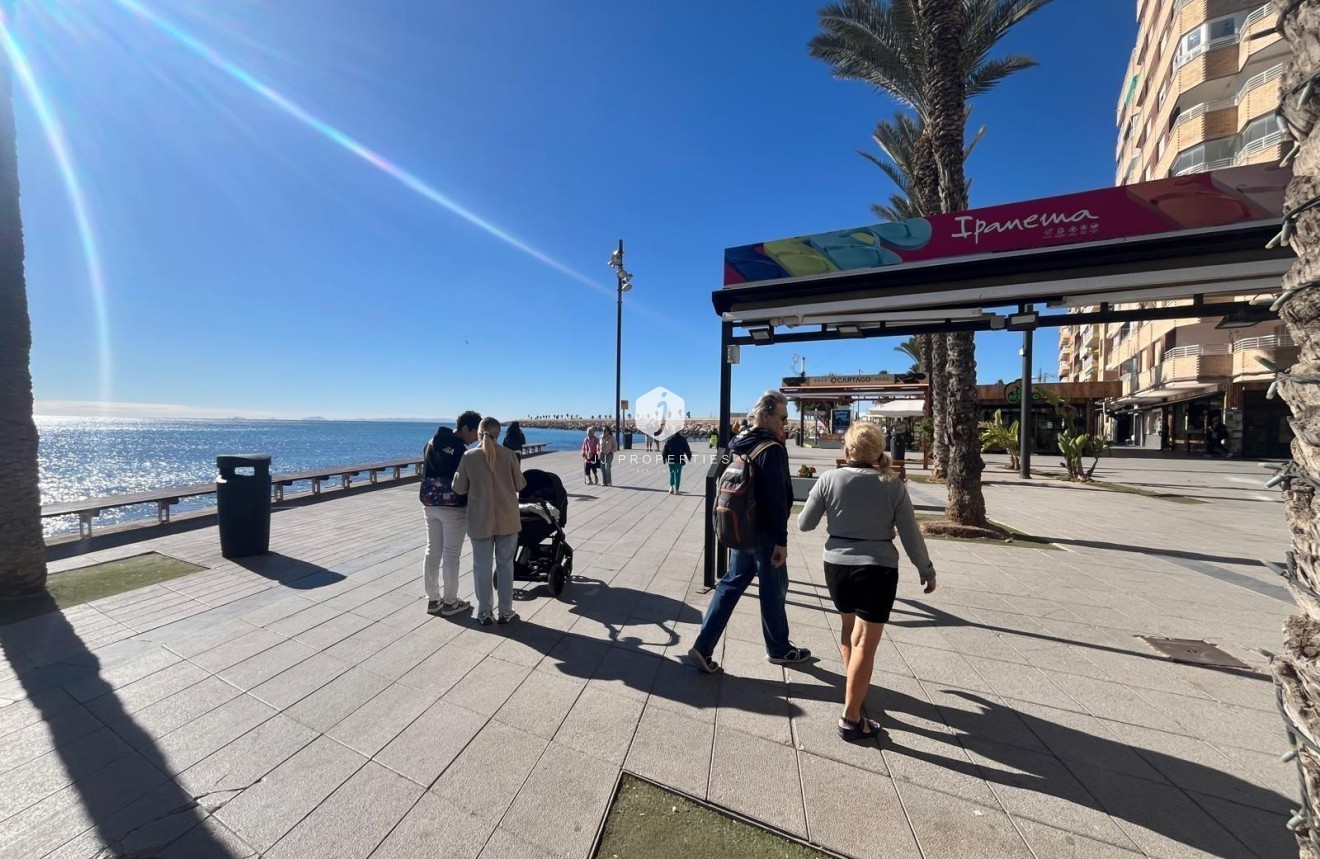 Resale - Apartment / flat -
Torrevieja - Centro