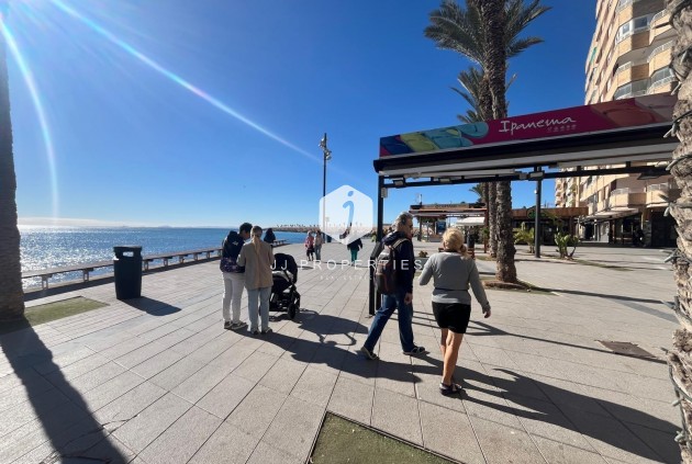 Resale - Apartment / flat -
Torrevieja - Centro