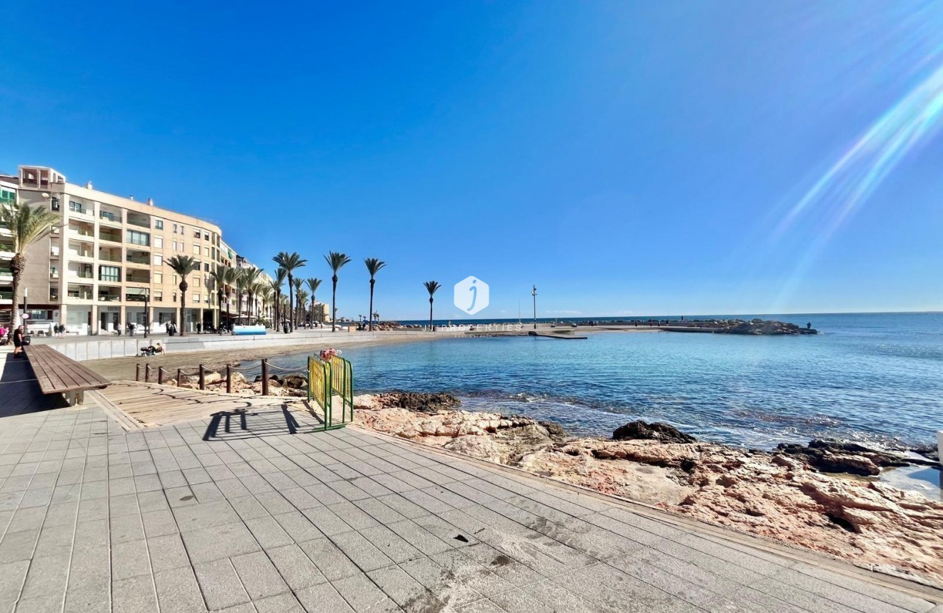 Resale - Apartment / flat -
Torrevieja - Centro