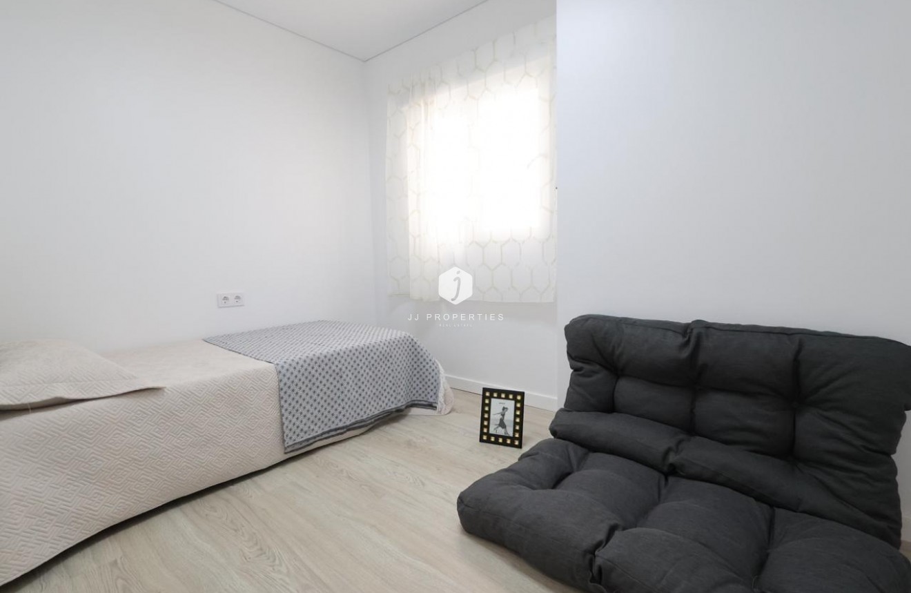 Tweedehands - Appartement / flat -
Torrevieja - Costa Blanca