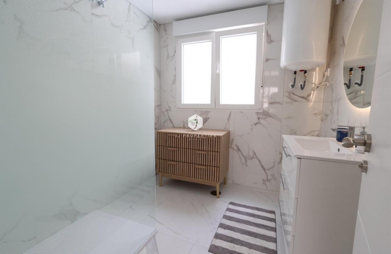 Tweedehands - Appartement / flat -
Torrevieja - Costa Blanca