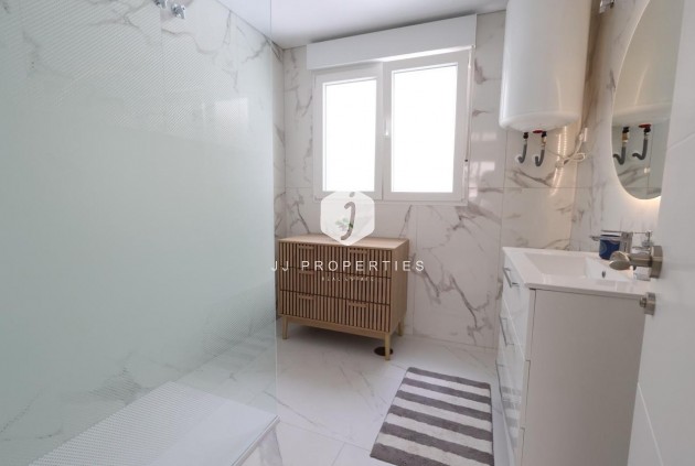 Tweedehands - Appartement / flat -
Torrevieja - Costa Blanca