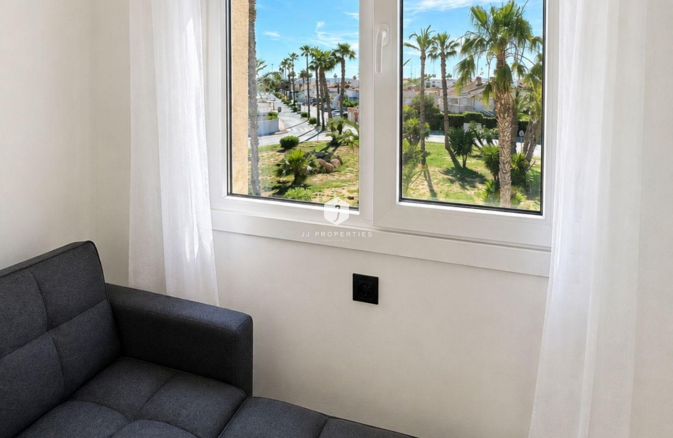 Resale - Bungalow -
Torrevieja - Carrefour