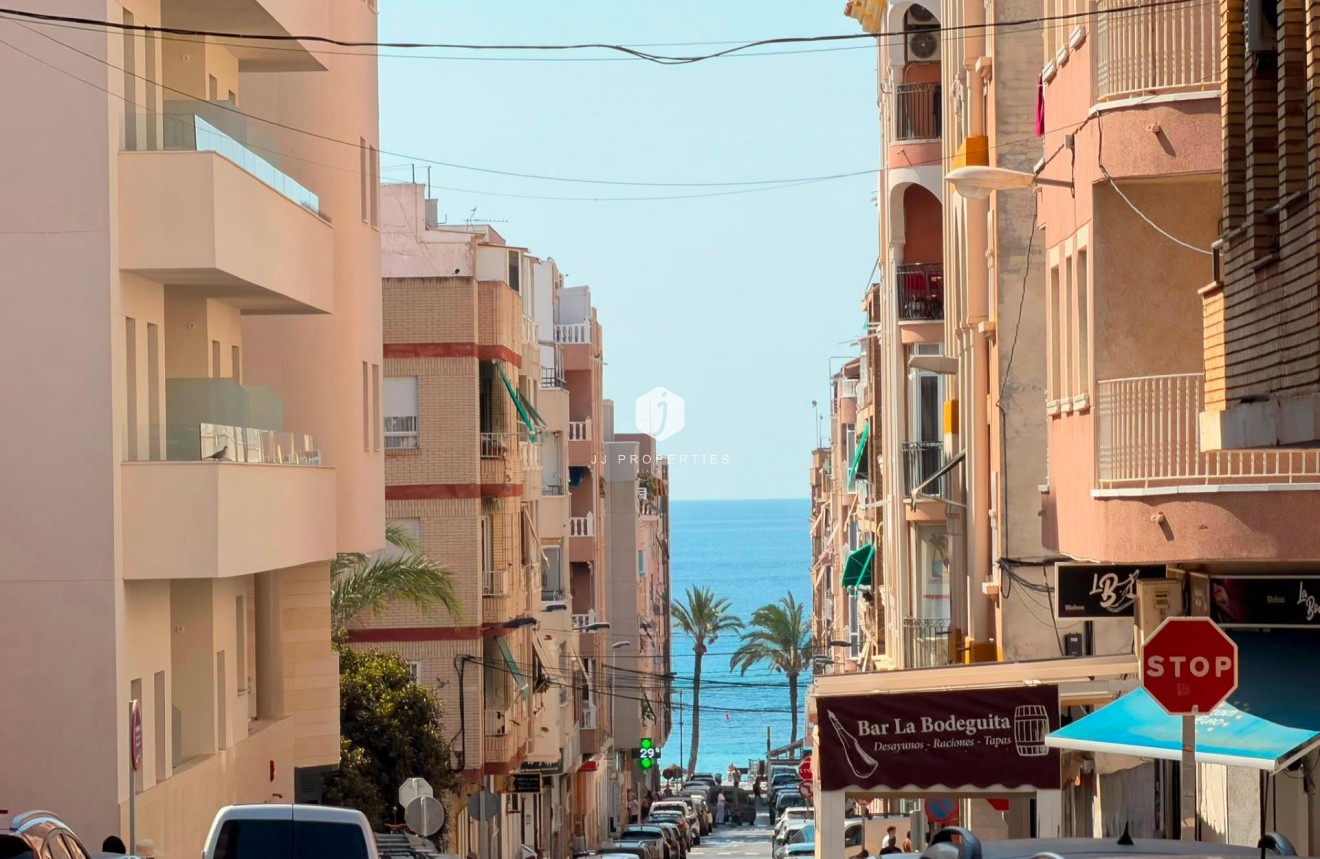 Aus zweiter Hand - Wohnung -
Torrevieja - Estacion de autobuses