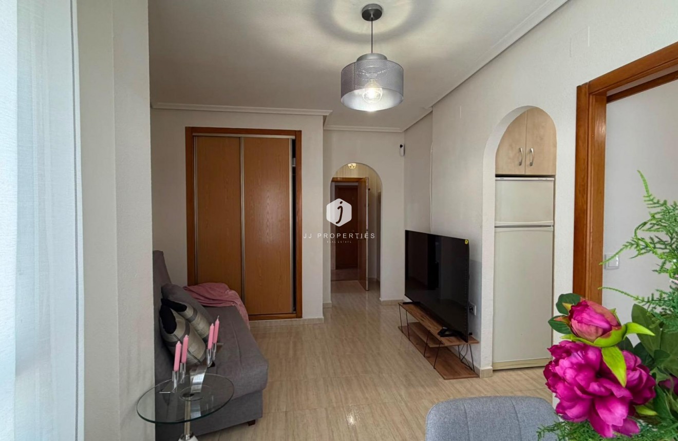 Aus zweiter Hand - Wohnung -
Torrevieja - Estacion de autobuses