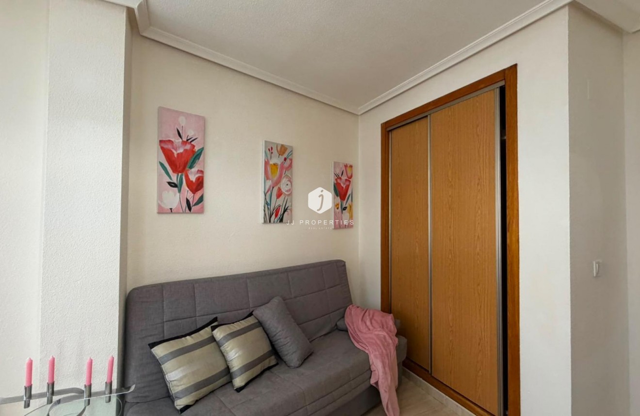 Aus zweiter Hand - Wohnung -
Torrevieja - Estacion de autobuses