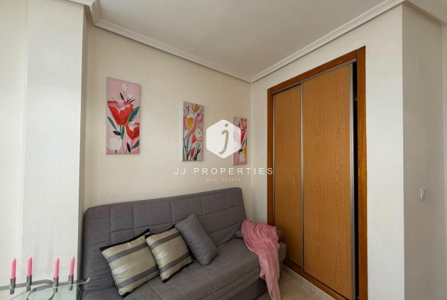 Aus zweiter Hand - Wohnung -
Torrevieja - Estacion de autobuses