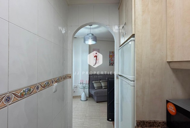 Aus zweiter Hand - Wohnung -
Torrevieja - Estacion de autobuses