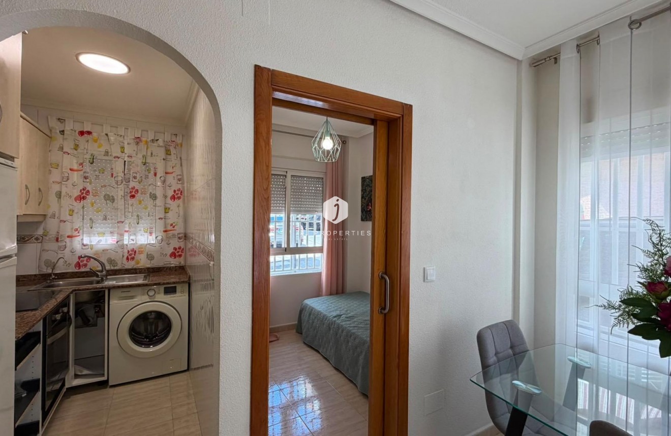 Aus zweiter Hand - Wohnung -
Torrevieja - Estacion de autobuses