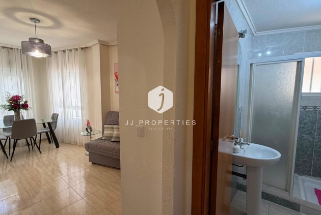 Aus zweiter Hand - Wohnung -
Torrevieja - Estacion de autobuses