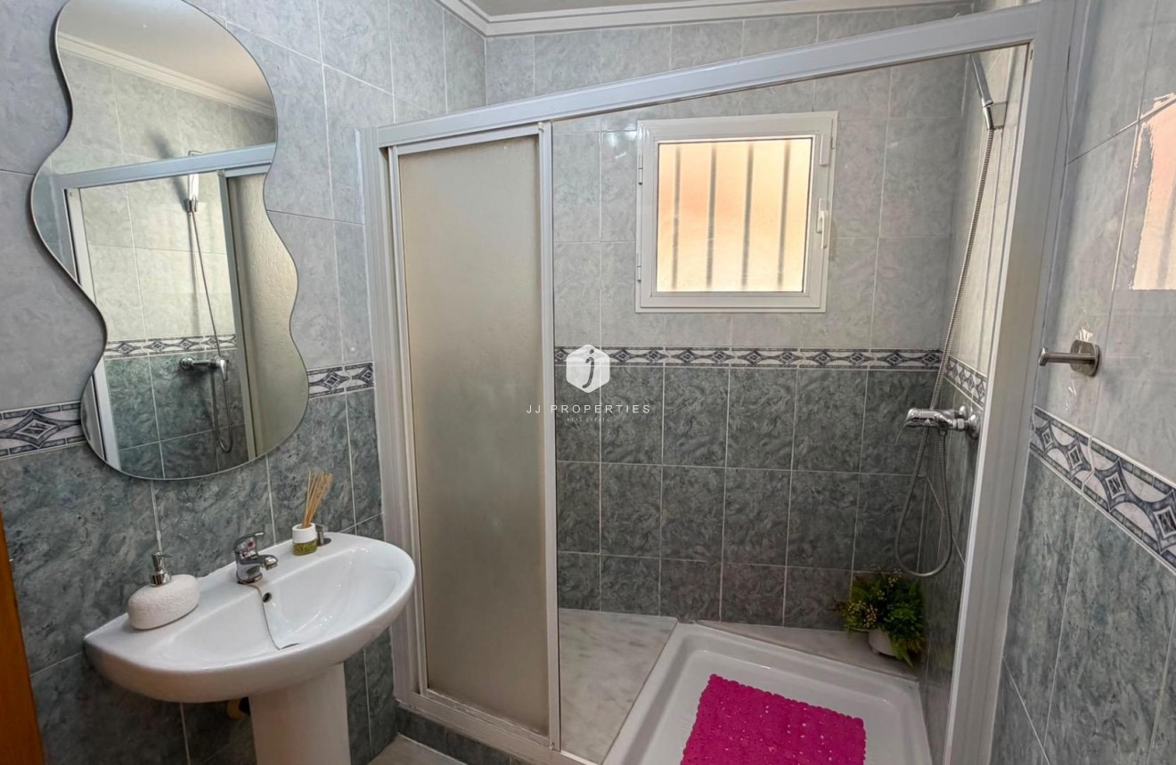 Aus zweiter Hand - Wohnung -
Torrevieja - Estacion de autobuses