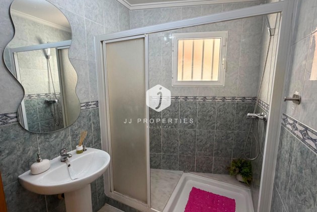 Aus zweiter Hand - Wohnung -
Torrevieja - Estacion de autobuses