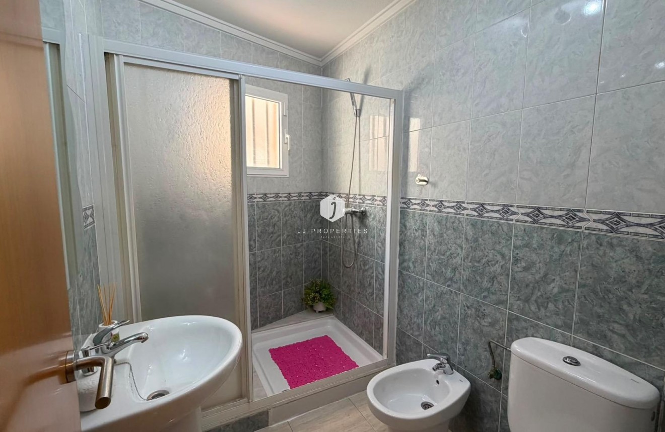 Aus zweiter Hand - Wohnung -
Torrevieja - Estacion de autobuses