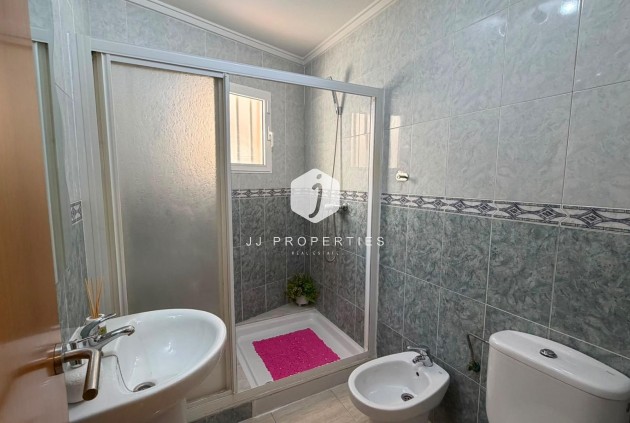 Aus zweiter Hand - Wohnung -
Torrevieja - Estacion de autobuses